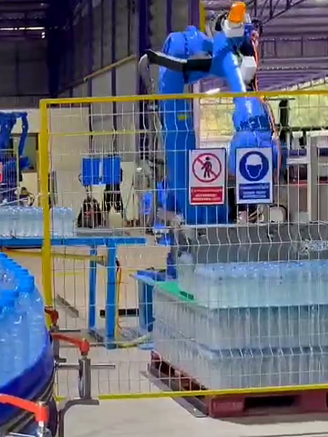 Yaskawa ในไลน์โรงงานน้ำดื่ม