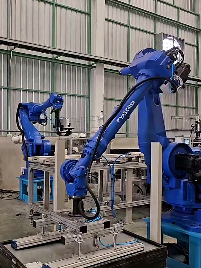 แขนหุ่นยนต์ Yaskawa ยกแผ่นงาน