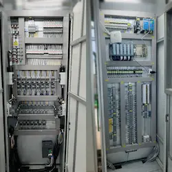 งานประกอบและติดตั้งตู้คอนโทรลระบบไฟฟ้าโรงงานอุตสาหกรรม โดยทีมงาน Henric Engineering
